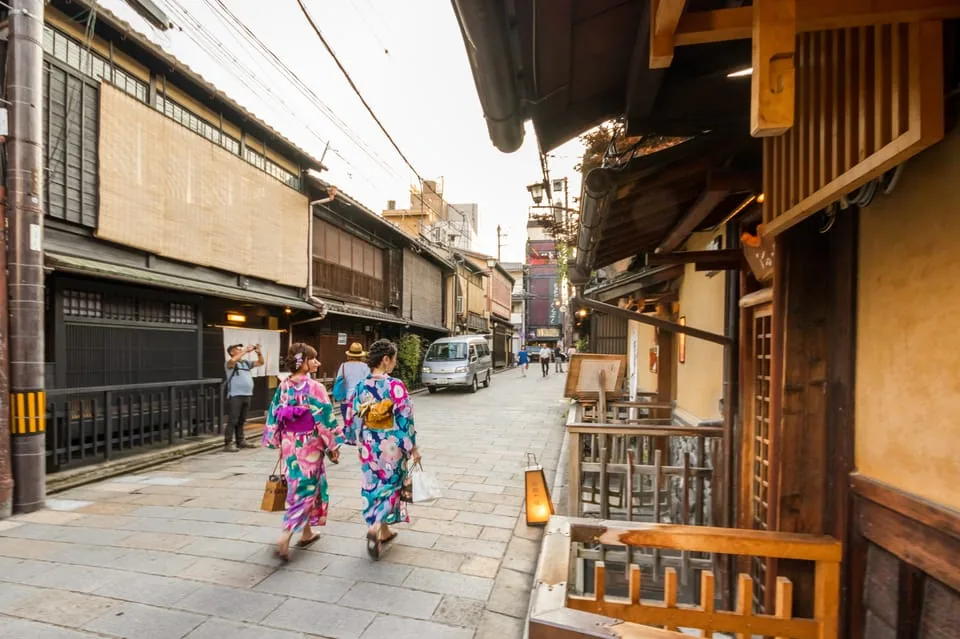 Night Walk in Gion: Kyoto’s Geisha District